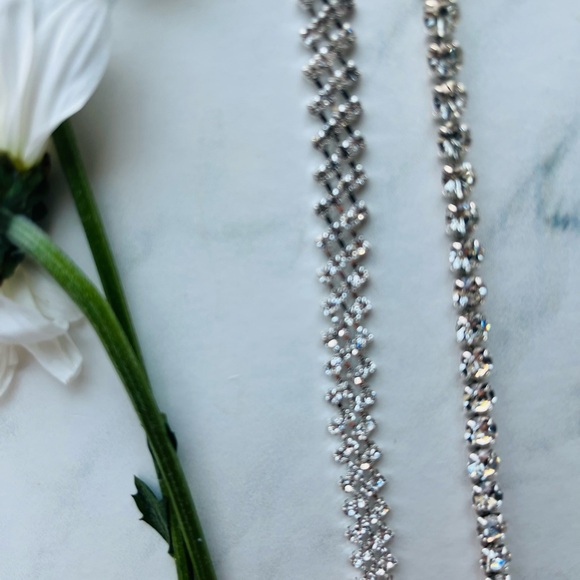 Elegant Silver Chain Choker Necklace with Gem Detail - Picture 2 of 2